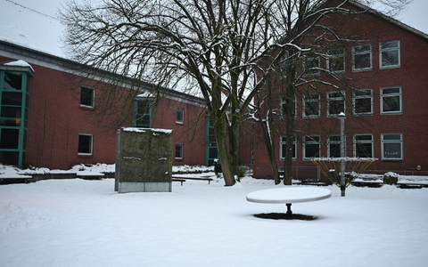 In Niedersachsen bleiben die Schulen wegen des Wetters dicht.  - Foto: Lars Penning/dpa