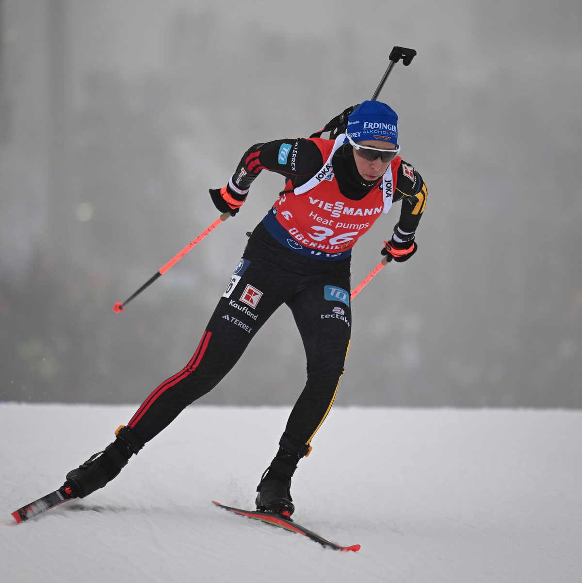 Philipp Nawrath freute sich über sein erstes Podium des Winters. - Foto: Hendrik Schmidt/dpa