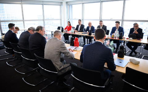 Auch der Fernverkehr könnte vom Wetter-Chaos betroffen sein. - Foto: Bernd von Jutrczenka/dpa