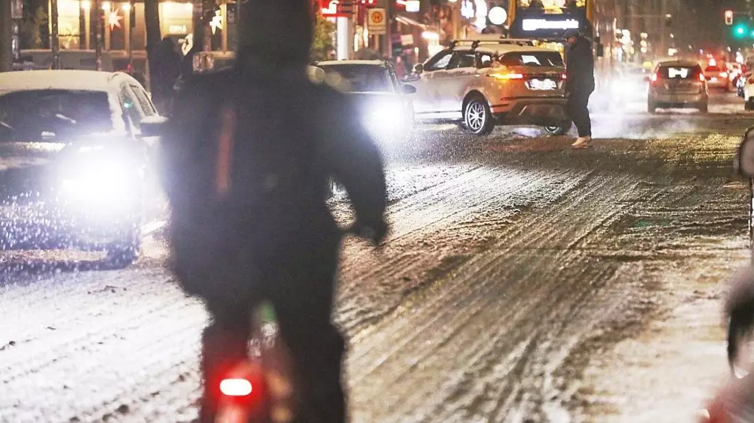Straßenverkehr unter winterlichen Bedingungen in Berlin (Archiv) - Bild: via dts Nachrichtenagentur