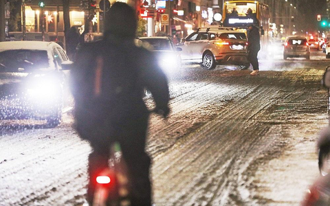 Straßenverkehr unter winterlichen Bedingungen in Berlin (Archiv) - Foto: via dts Nachrichtenagentur