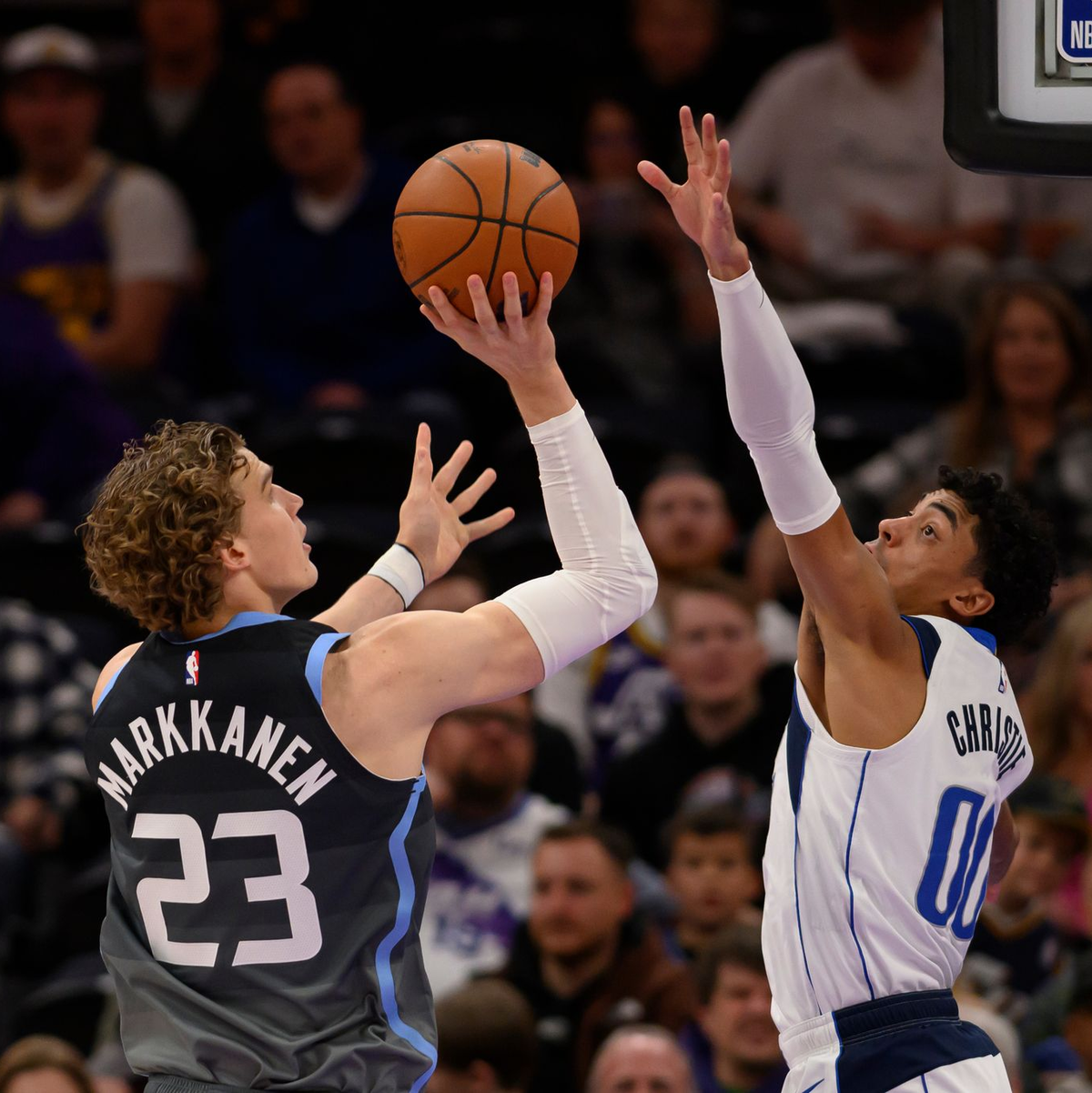 Lauri Markkanen führte die Utah Jazz zu einem knappen Sieg über die Dallas Mavericks. - Foto: Tyler Tate/AP/dpa
