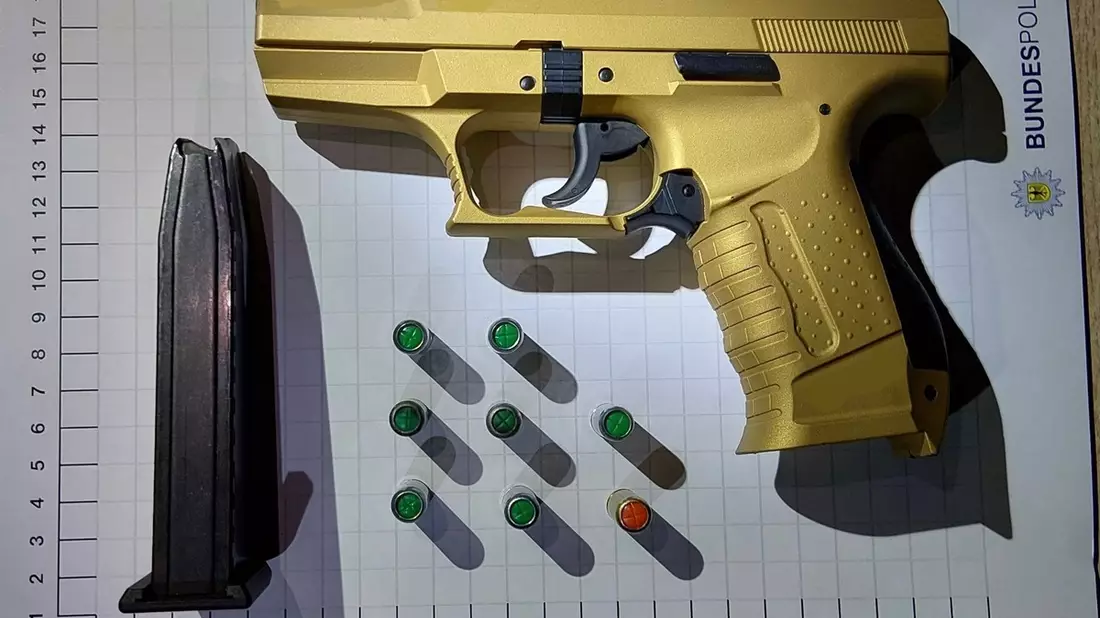 BPOL NRW: Bundespolizei stellt 15-Jährigen mit Schreckschusswaffe im Dortmunder Hauptbahnhof - Bild: presseportal.de