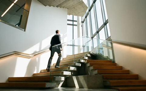 Fitness-Trend 2026: Treppensteigen wird zum effektivsten Exercise Snack - Foto: über boerse-global.de Fitness-Trend 2026: Treppensteigen wird zum effektivsten Exercise Snack - Foto: über boerse-global.de