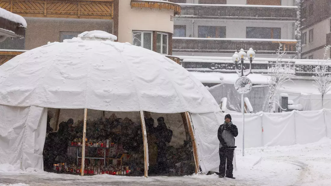 Die Schweiz trauert um die Opfer von Crans-Montana. - Bild: Philipp von Ditfurth/dpa
