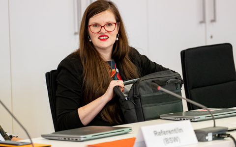 Brandenburgs Landtagsvizepräsidentin Jouleen Gruhn bleibt nach ihrem Wechsel von der BSW-Fraktion in die SPD-Fraktion im Amt (Archivbild). - Foto: Fabian Sommer/dpa