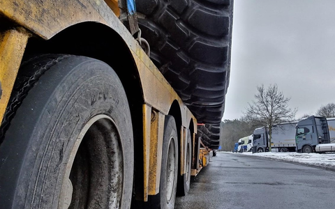 POL-KLE: Goch - Kontrolle eines Großraum- und Schwertransports: Polizei untersagt die Weiterfahrt - Foto: presseportal.de