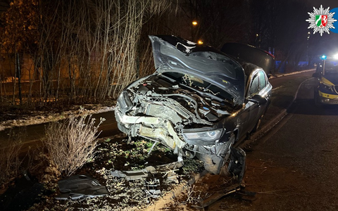 POL-OB: Pkw prallt gegen Baum - Fahrer leicht verletzt - Foto: presseportal.de