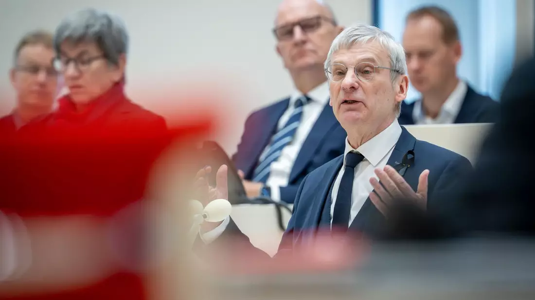 Die AfD will eine Neuwahl - der Antrag scheiterte aber im Brandenburger Landtag. - Bild: Soeren Stache/dpa