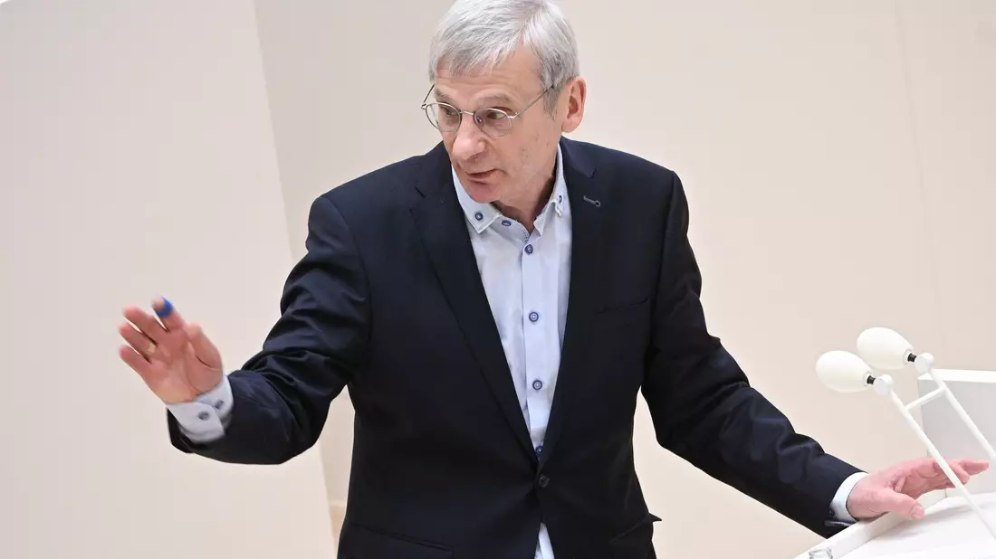 Die AfD will eine Neuwahl - der Antrag scheitert im Brandenburger Landtag. - Bild: Jens Kalaene/dpa