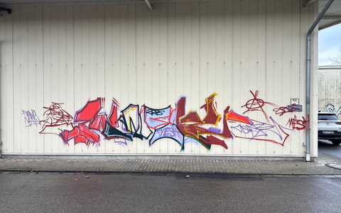 POL-MA: Neidenstein/Rhein-Neckar-Kreis: Außenwand eines Einzelhandelsmarkts mit Graffiti beschmiert - Zeugenaufruf - Foto: presseportal.de