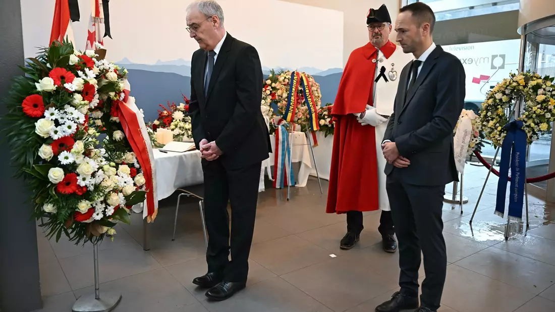 Frankreichs Präsident Emmanuel Macron war einer der Trauergäste in der Schweiz.  - Bild: Fabrice Coffrini/AFP POOL KEYSTONE/dpa