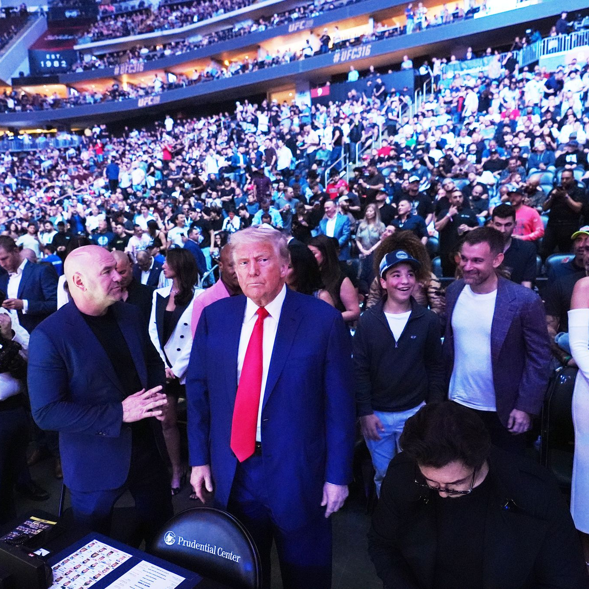 An Trumps 80. Geburtstag soll es auf dem Rasen des Weißen Hauses ein Kampfsport-Spektakel geben. (Archivbild) - Foto: Frank Franklin II/AP/dpa