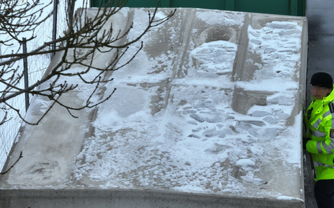 Mittelhessen: LAHN-DILL-KREIS: Verkehrspolizei kontrolliert Schnee und Eis auf Fahrzeugdächern - 52 Fahrzeuge beanstandet - Foto: presseportal.de
