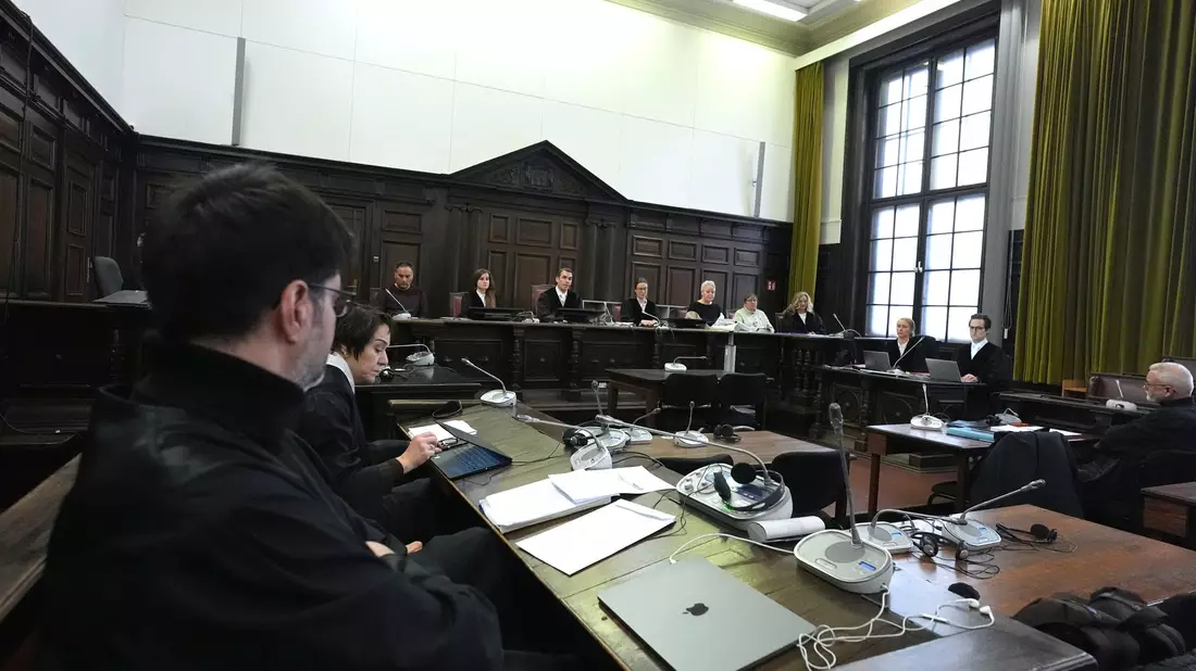 Die Verteidigerin des Angeklagten nennt die Vorwürfe haltlos und konstruiert. - Bild: Marcus Brandt/Pool dpa/dpa