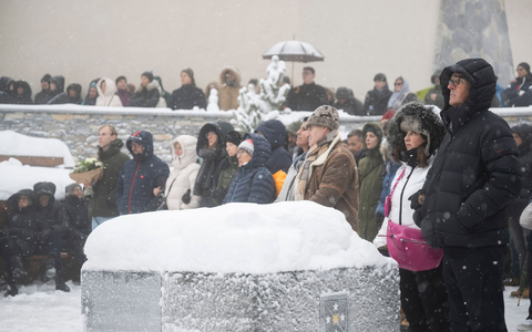 Bei der Trauerfeier für die Opfer des Infernos von Crans-Montana ruhte in der Schweiz für Minuten das öffentliche Leben. - Foto: Alessandro Della Valle/KEYSTONE/dpa
