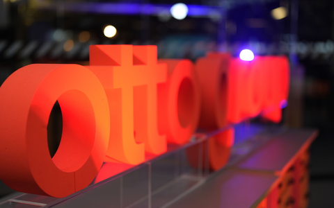 Zu der Otto Group gehören etwa die Onlineplattform Otto und der Paketzusteller Hermes. (Archivbild)  - Foto: Marcus Brandt/dpa