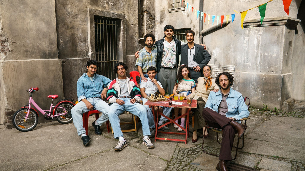 Die Serie «4 Blocks» bekommt eine Vorgeschichte, die in den 1990ern spielen soll. (Handout) - Foto: Julia Terjung/HBO Max/dpa