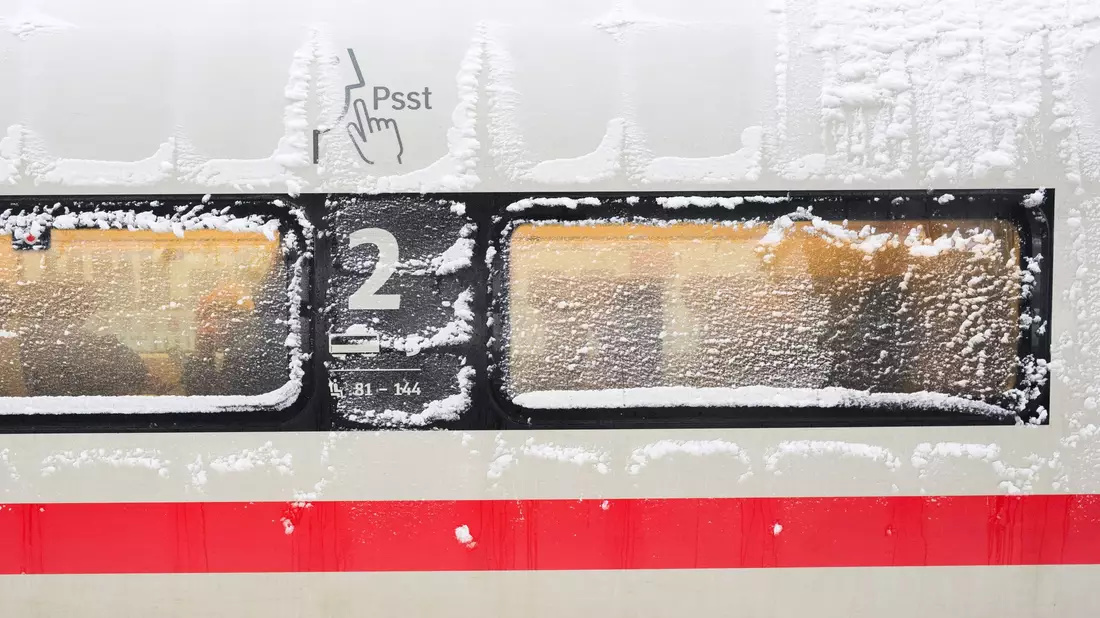 Sturmtief «Elli» hat den Bahnverkehr in Norddeutschland zum Erliegen gebracht. - Bild: Julian Stratenschulte/dpa