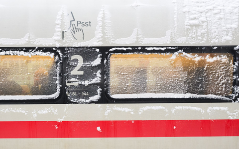 Sturmtief «Elli» hat den Bahnverkehr in Norddeutschland zum Erliegen gebracht. - Foto: Julian Stratenschulte/dpa