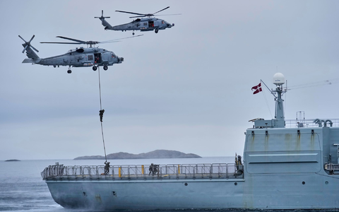 Kann mehr Nato-Präsenz in der Arktis die Grönland-Debatte entschärfen? (Archivbild) - Foto: Ebrahim Noroozi/AP/dpa