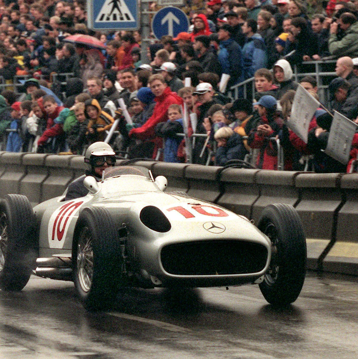 Hans Herrmann gilt als einer der größten Motorsport-Pioniere. (Archivfoto) - Foto: Bernd Hanselmann/dpa