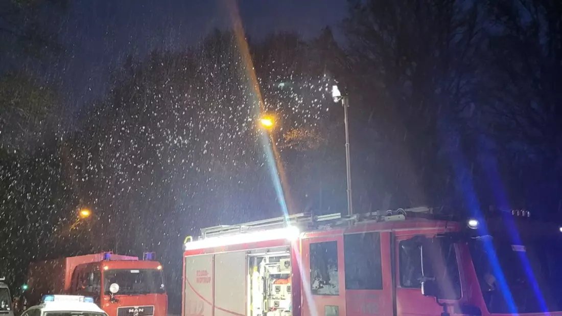 FW-RS: Feuerwehr Remscheid sichert Hangrutsch an der Remscheider Straße - Bild: presseportal.de