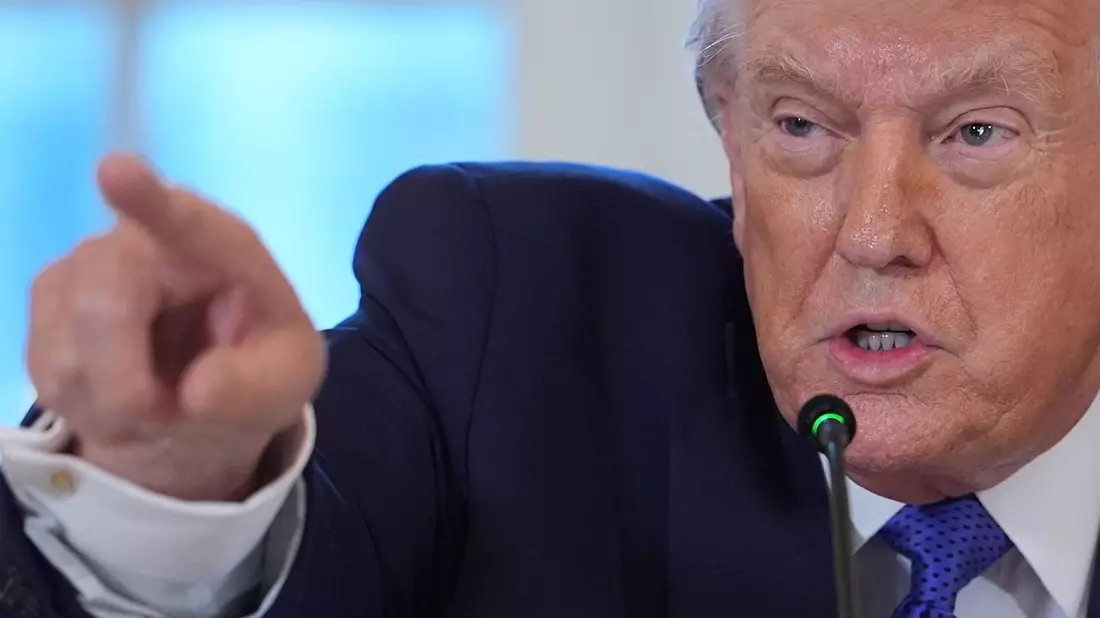 US-Präsident Trump hat den Teilnehmern der Massenproteste gegen die Staatsführung im Iran Unterstützung zugesichert. (Archivbild)  - Bild: Evan Vucci/AP/dpa