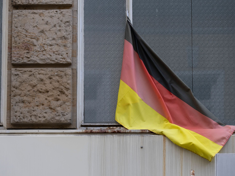 Auswanderung ist für jeden Fünften in Deutschland zumindest abstrakt ein Thema. (Symbolbild) - Foto: Boris Roessler/dpa