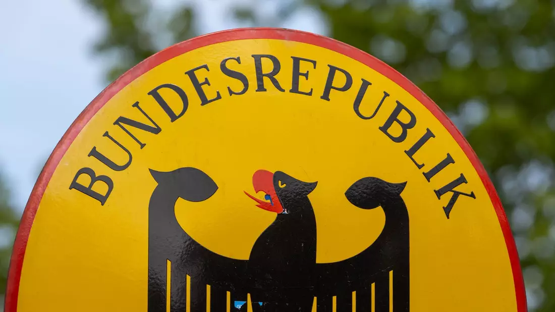 Viele Menschen erhoffen sich außerhalb Deutschland ein besseres Leben. (Symbolbild) - Bild: Stefan Sauer/dpa