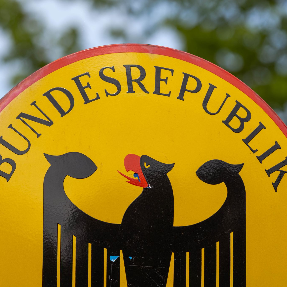 Viele Menschen erhoffen sich außerhalb Deutschland ein besseres Leben. (Symbolbild) - Foto: Stefan Sauer/dpa