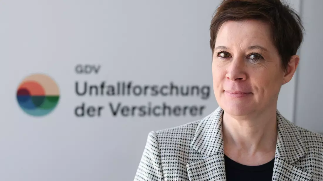 Verkehrssicherheitsexpertin Kirstin Zeidler wünscht sich mehr Aufmerksamkeit für das Risiko durch Dooringunfälle. (Archivfoto)  - Bild: Jens Kalaene/dpa