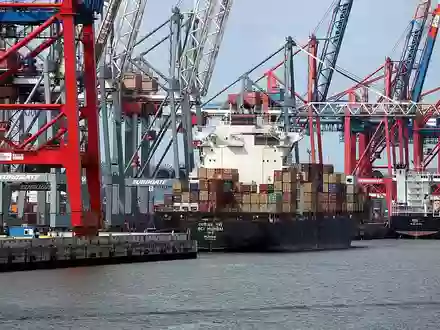 Containerschiff (Archiv) - Foto: via dts Nachrichtenagentur