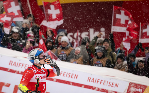 Marco Odermatt triumphierte im fünften Jahr nacheinander in Adelboden. - Foto: Jean-Christophe Bott/KEYSTONE/dpa