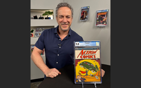 Das Comic-Heft zeigt auf dem Cover Superman in Spandexhosen mit einem roten Cape.  - Foto: Andrew Wilson/Metropolis Collectibles Inc/AP/dpa