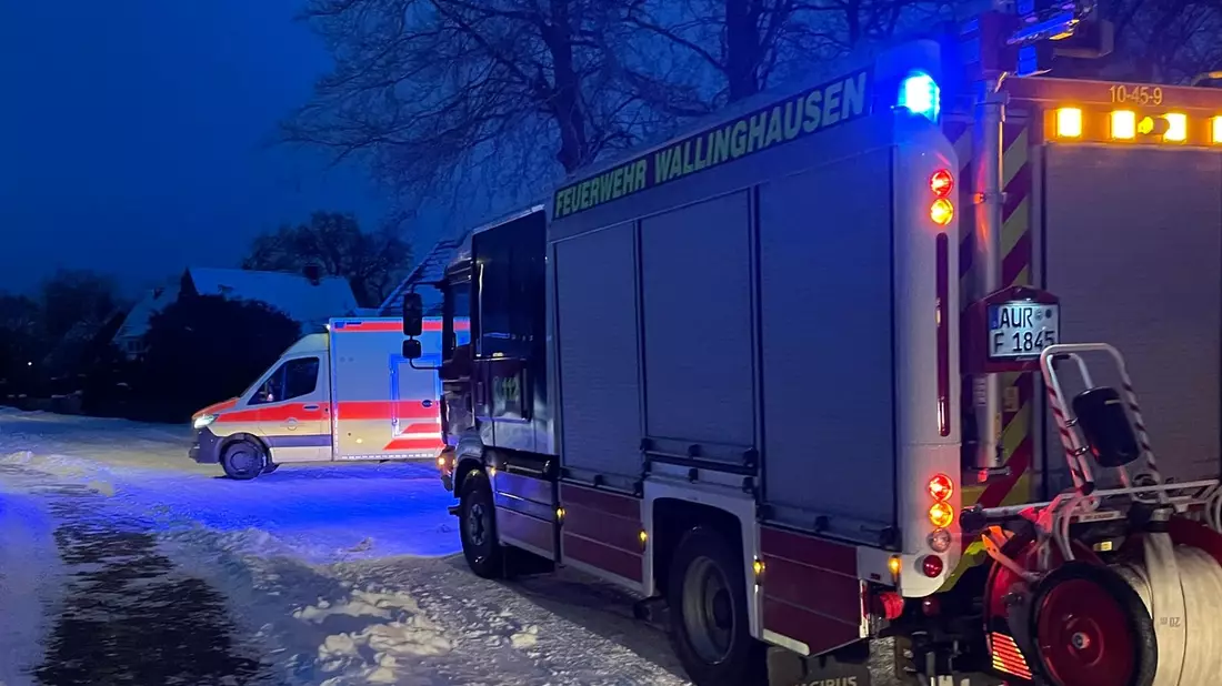 FW-AUR: Tragehilfe durch beengten Treppenraum - Bild: presseportal.de