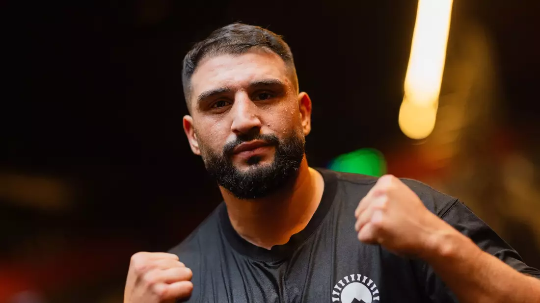 Der deutsche Schwergewichtsboxer Kabayel gewinnt seinen Kampf gegen den polnischen Herausforderer. - Bild: Rolf Vennenbernd/dpa