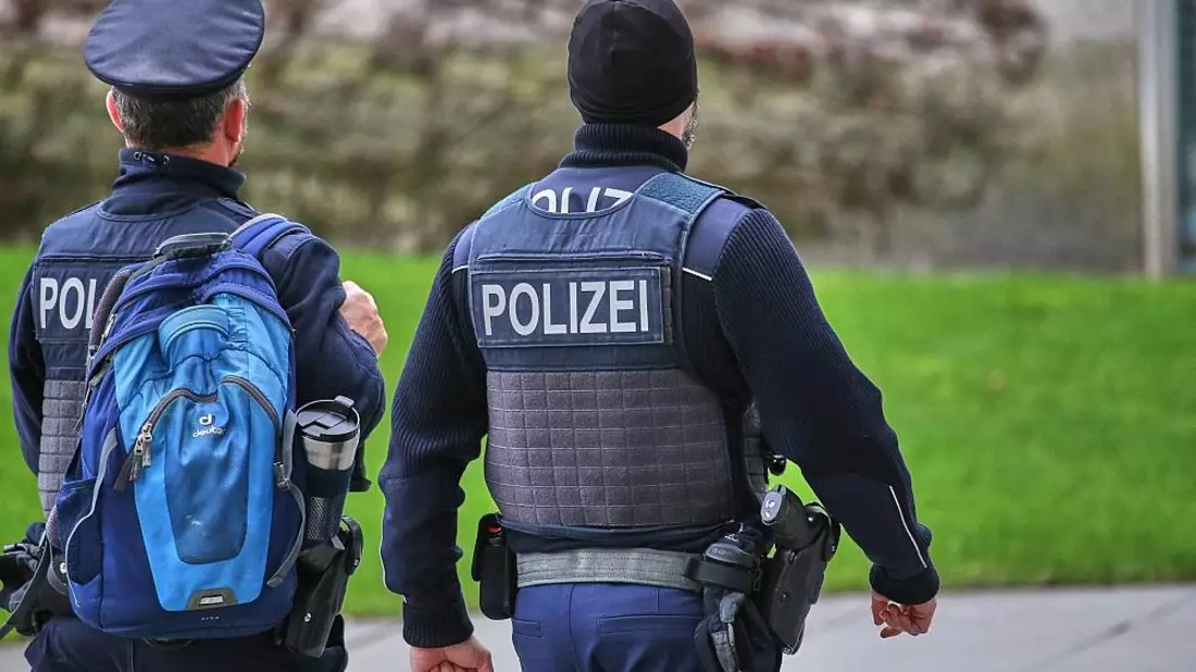 Zwei Polizisten (Archiv) - Bild: via dts Nachrichtenagentur
