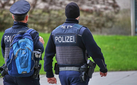 Zwei Polizisten (Archiv) - Foto: via dts Nachrichtenagentur