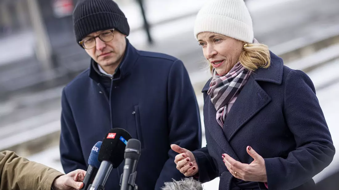 Bahnchefin Evelyn Palla gab am Wochenende ein Lagebild ab. (Archivbild) - Bild: Moritz Frankenberg/dpa