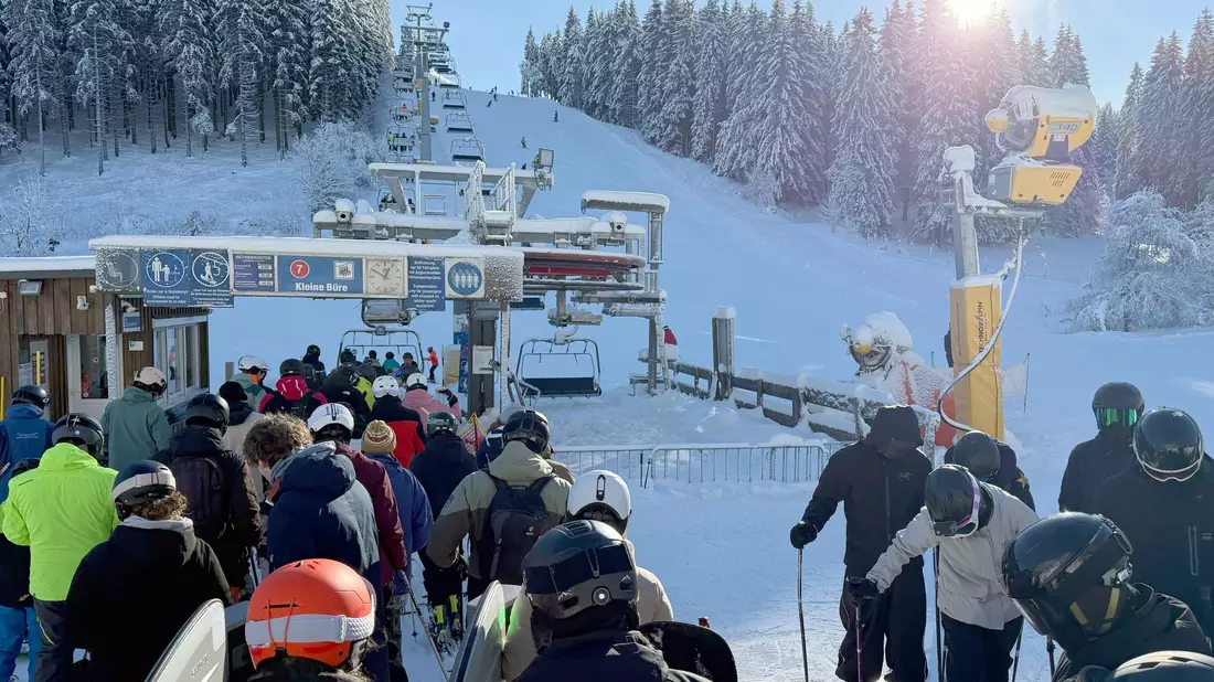 Das strahlend schöne Sonntagswetter wurde von vielen Freizeitsportlern genutzt. - Bild: Wolf von Dewitz/dpa