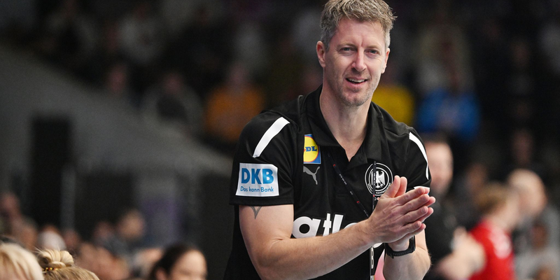 Markus Gaugisch bleibt Bundestrainer der deutschen Handballerinnen. (Archivbild) - Foto: Marijan Murat/dpa