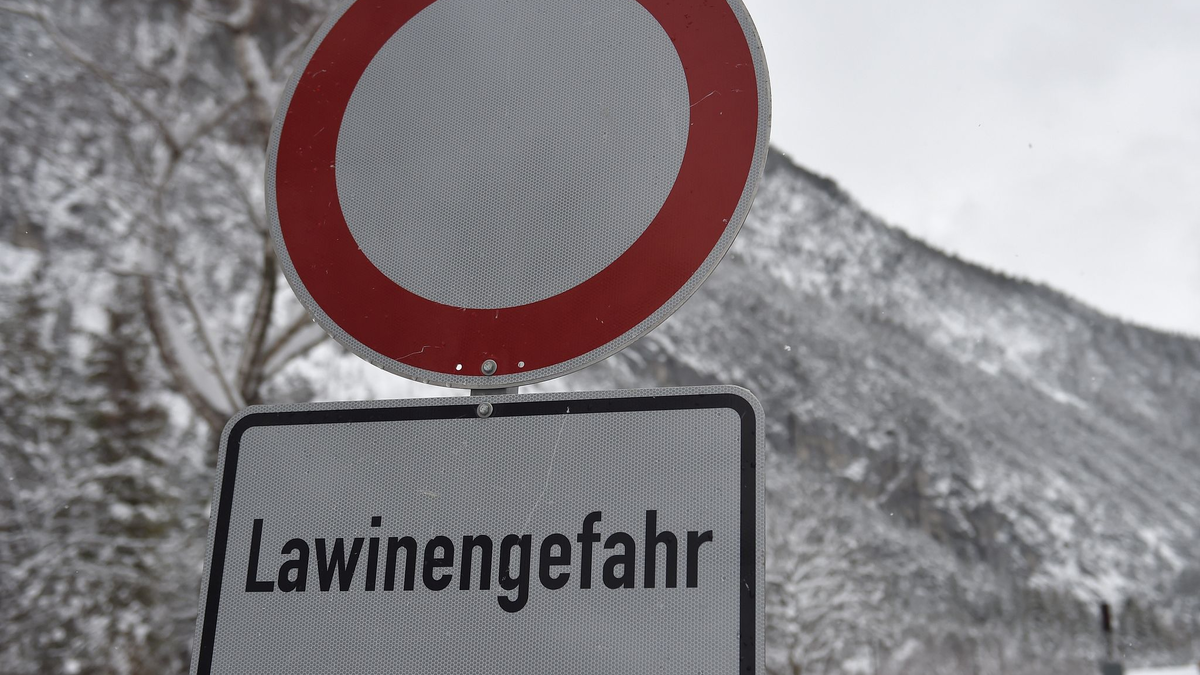 Selbst vergleichsweise geringe Schneemengen stellen eine Lawinengefahr dar. (Symbolbild) - Foto: Angelika Warmuth/dpa