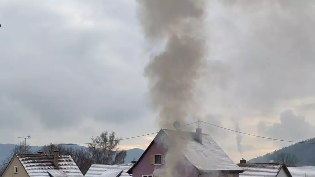 FW Stockach: Mülleimer-/Garagenbrand - Bild: presseportal.de