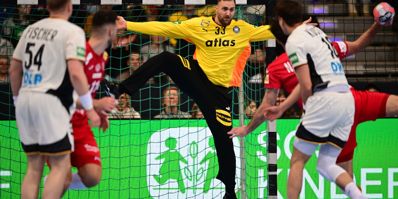 Alfred Gislason spricht mit Blick auf die EM-Auslosung vom härtesten Turnier seiner Karriere.  - Foto: Sina Schuldt/dpa