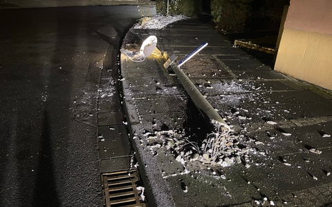 POL-PDMY: Straßenlaterne umgefahren / Verkehrsunfallflucht - Foto: presseportal.de
