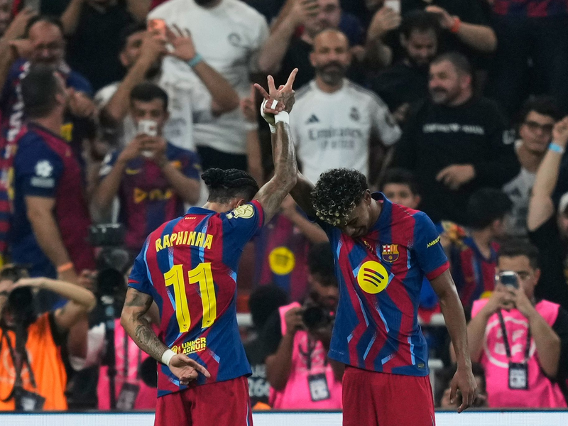 Engagiert an der Seitenlinie: Real-Trainer Xabi Alonso - Foto: Altaf Qadri/AP/dpa