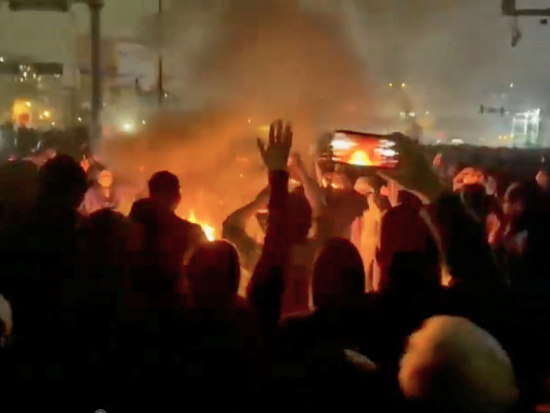 Bei den Massenprotesten im Iran ist die Zahl der Toten Aktivisten zufolge auf knapp 650 gestiegen. (Archivbild) - Foto: Uncredited/VALIDATED UGC/AP/dpa
