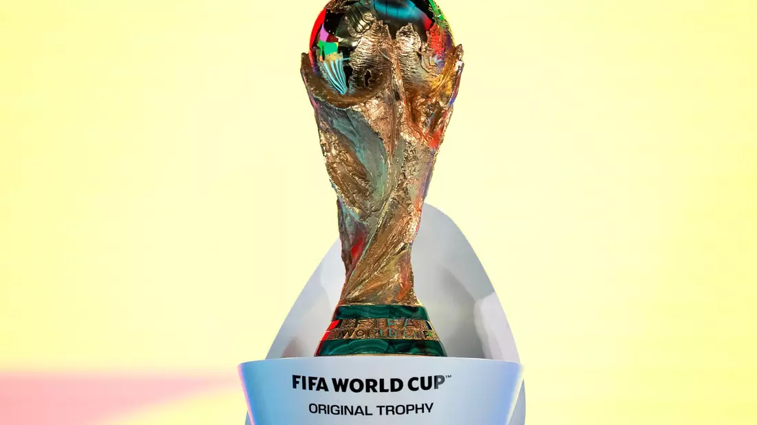 Um diesen Fußball-Pokal geht es im Sommer 2026. (Archivbild) - Bild: Claudio Thoma/KEYSTONE/dpa