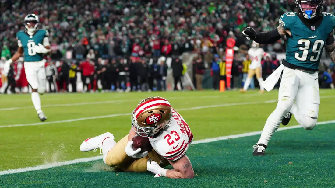 Purdy und McCaffrey haben weiter die Chance auf ein Heimspiel im Super Bowl. - Bild: Derik Hamilton/AP/dpa